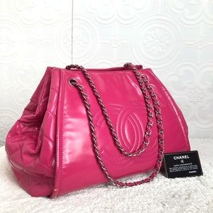 🌸OFFERS?🌸💯%Authentic Chanel Quilted Pink Large